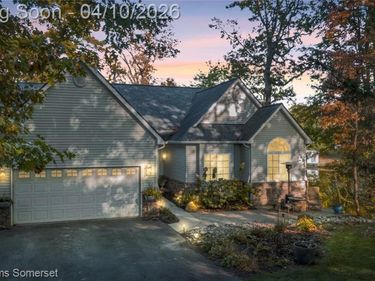 70 Lakeview Drive, Addison Twp, MI 48370