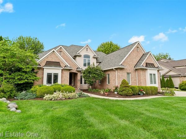 16048 Pine Bluff Court, Fenton Twp, MI 48430