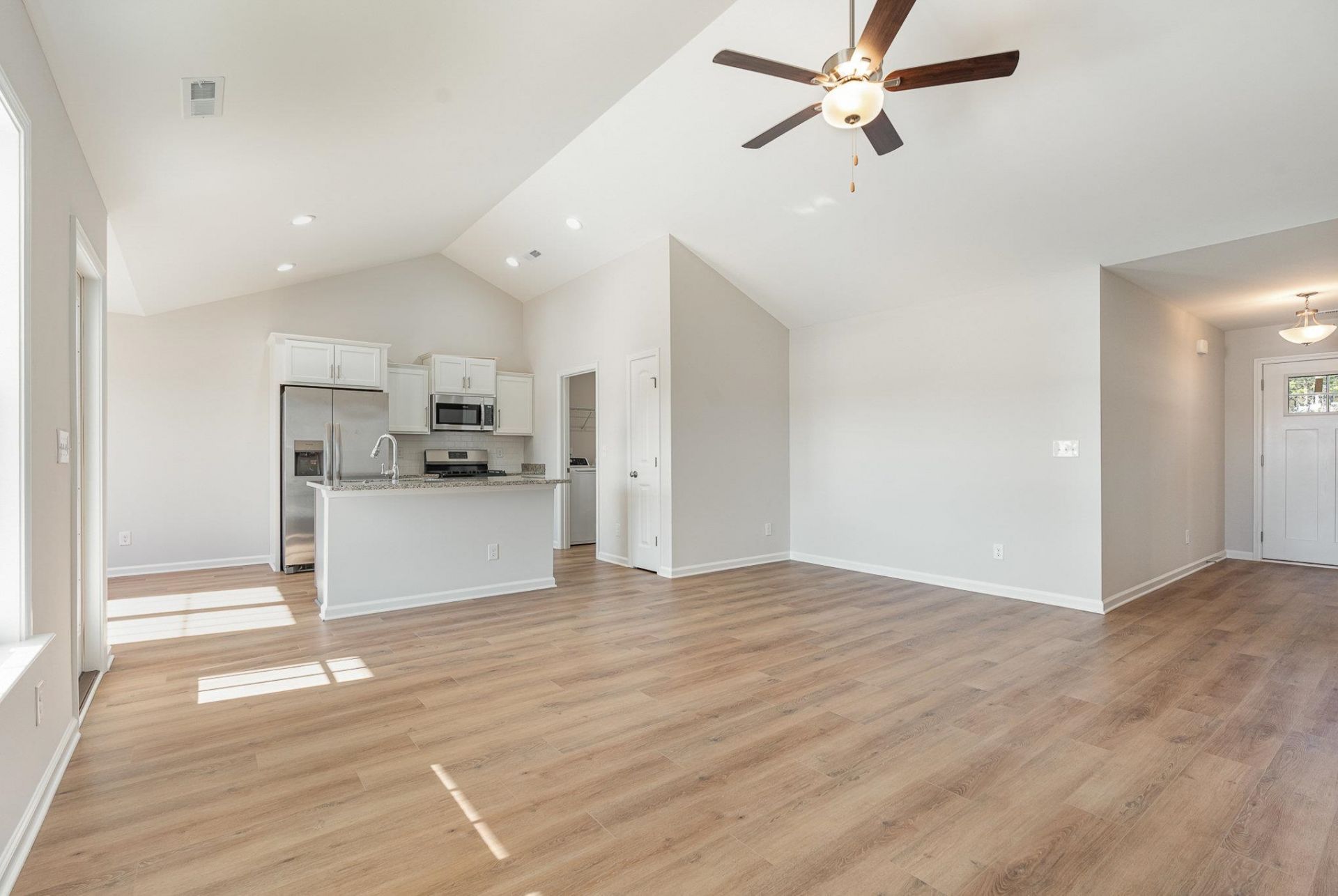 913 Woodside Dr.  Photo 4