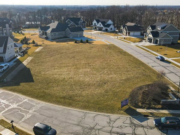 4105 Brigata Drive, Valparaiso, IN 46385