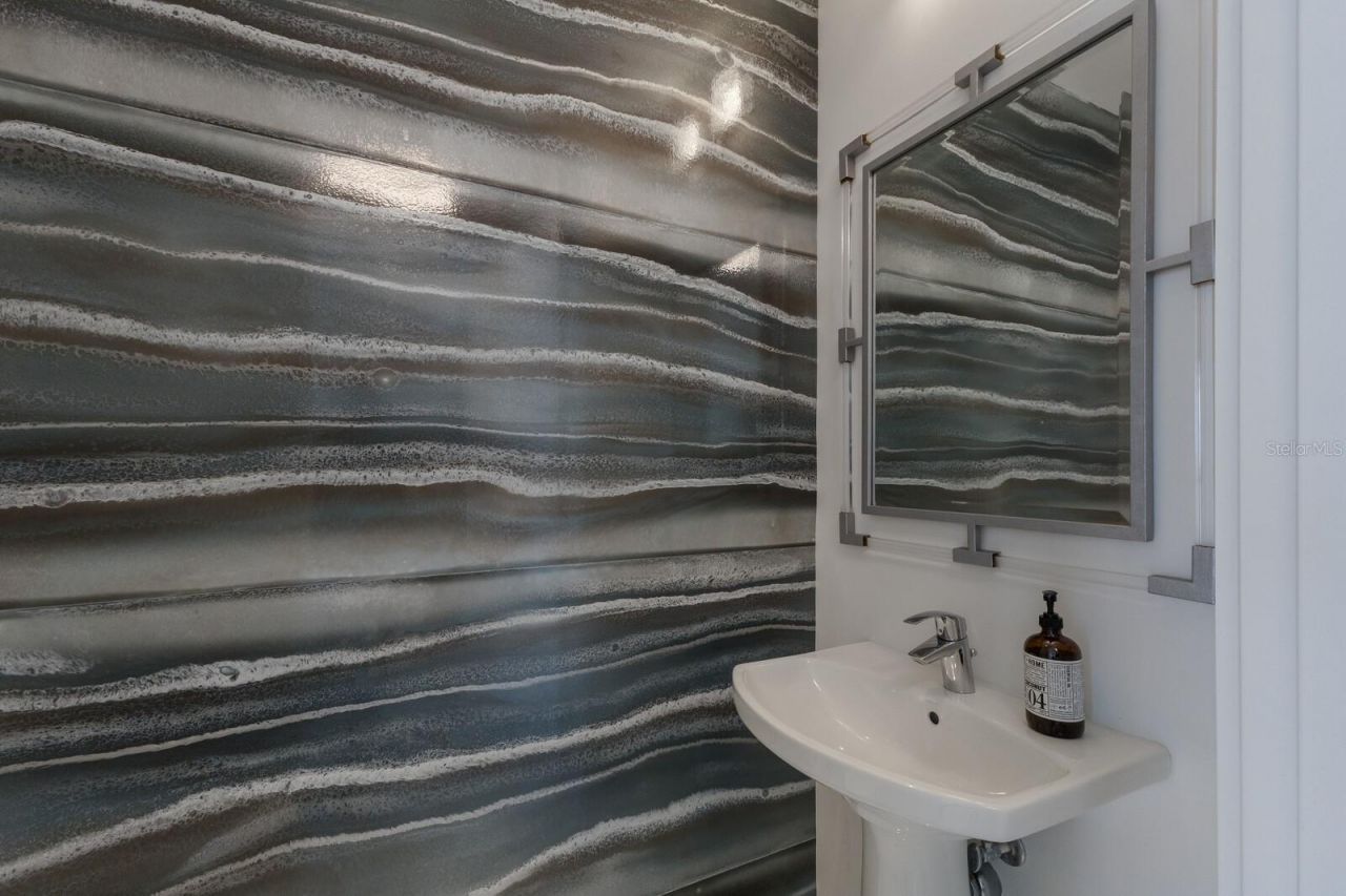 111 S Pineapple Avenue, Unit 1021, Sarasota, FL 34236 Photo