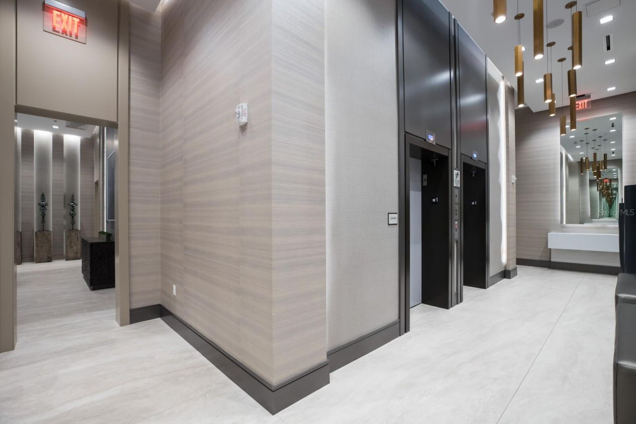 111 S Pineapple Avenue, Unit 1021, Sarasota, FL 34236 Photo