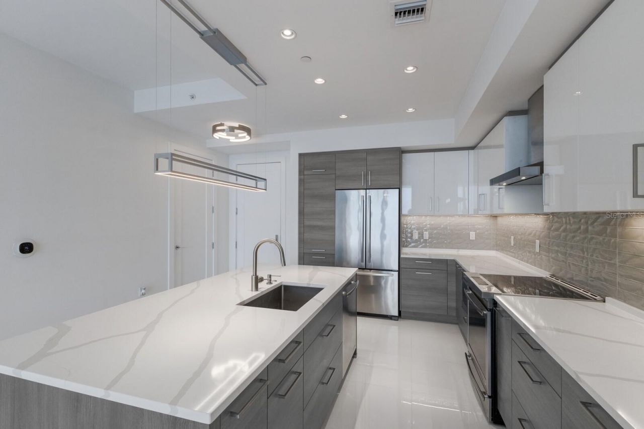 111 S Pineapple Avenue, Unit 1021, Sarasota, FL 34236 Photo