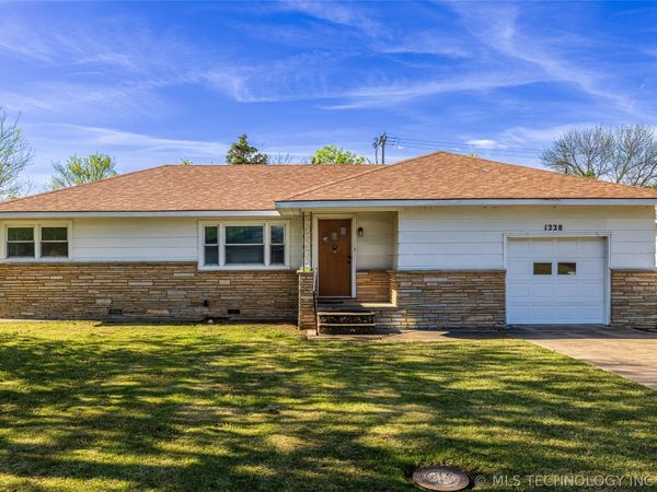 1228 SE Graham Court , Pryor, OK 74361