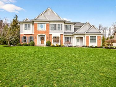 22 Greythorne Hill , Pittsford, NY 14534