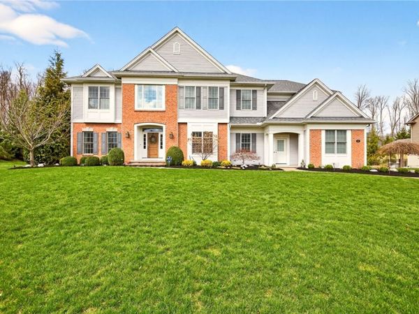 22 Greythorne Hill , Pittsford, NY 14534
