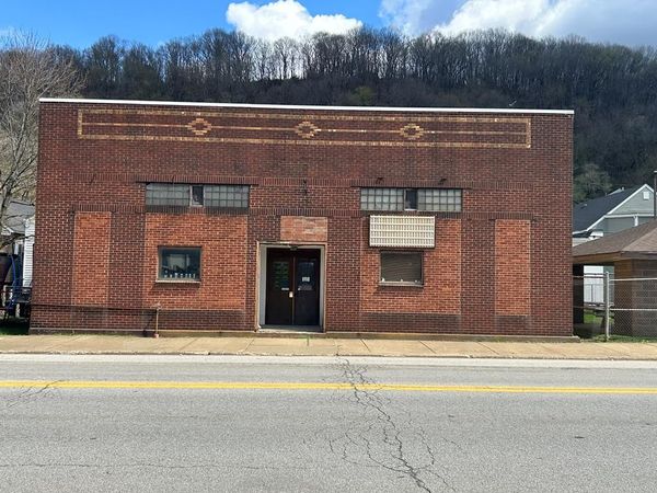 652 Main Street, Follansbee, WV 26037