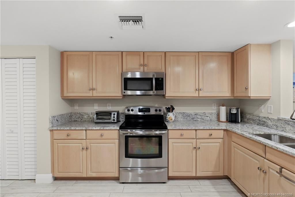 579 NE Plantation Road, Unit N-107, Stuart, FL 34996 Photo