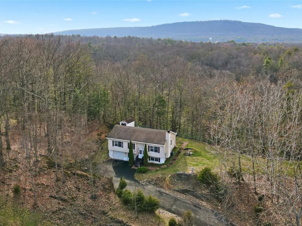 8 Robbins Lane, Saugerties, NY 12477