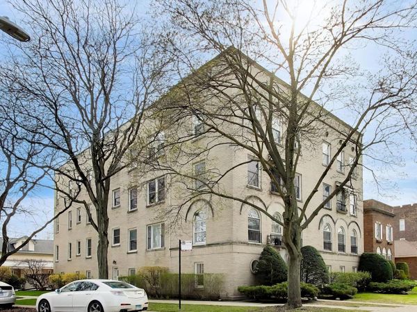 2041 W FARWELL Avenue, Unit 2E, Chicago, IL 60645