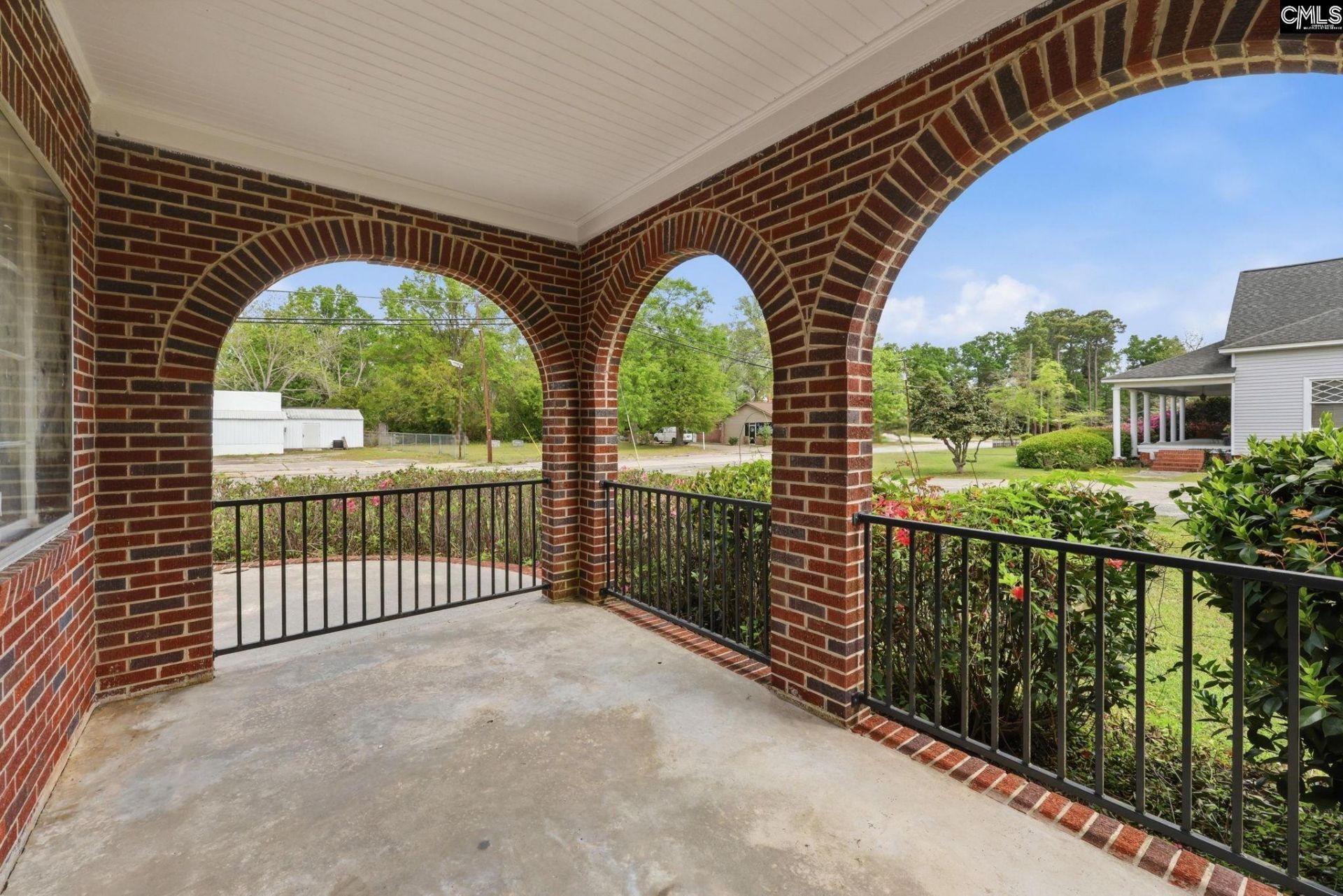 570 W Columbia Avenue Photo 16