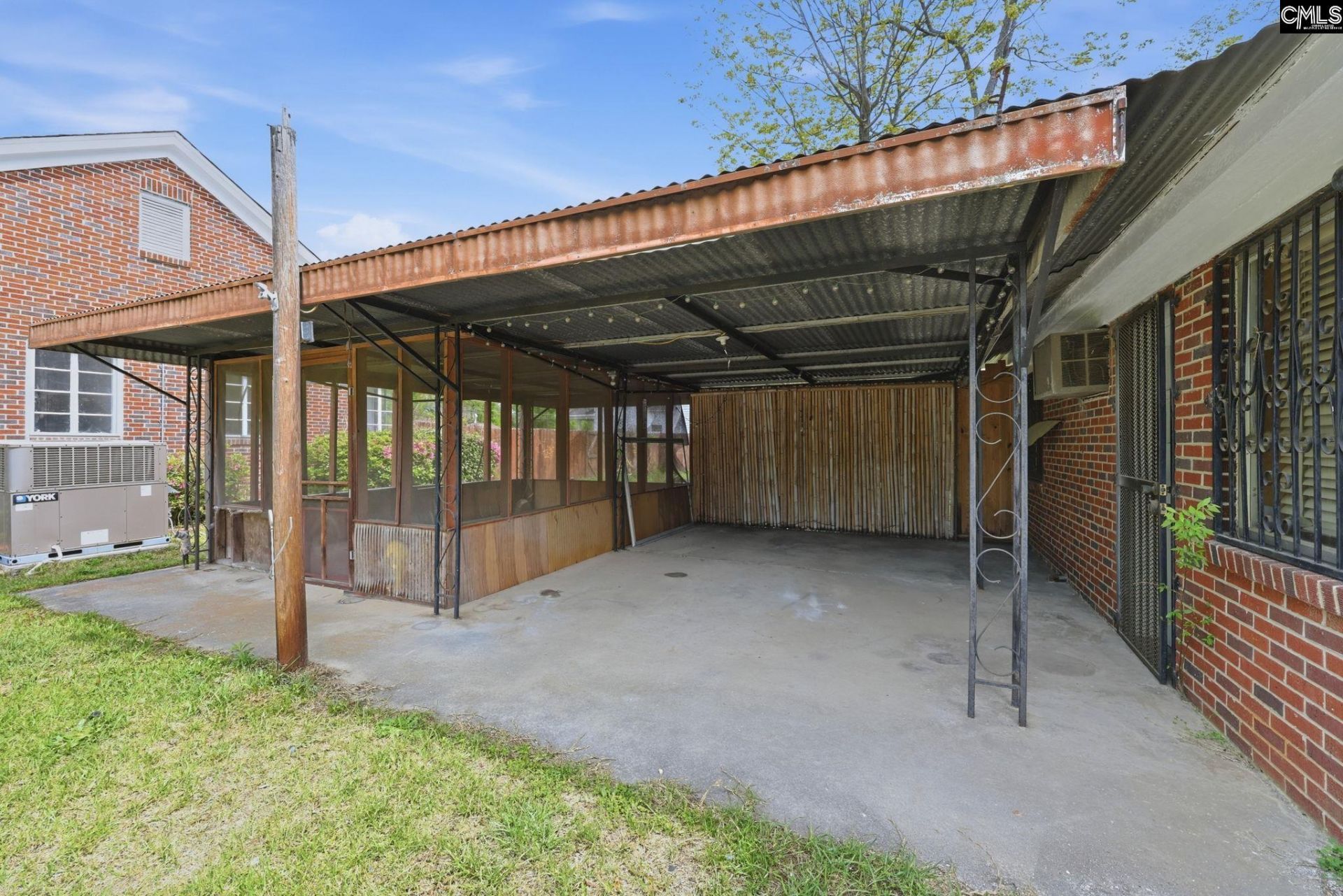 570 W Columbia Avenue Photo 17