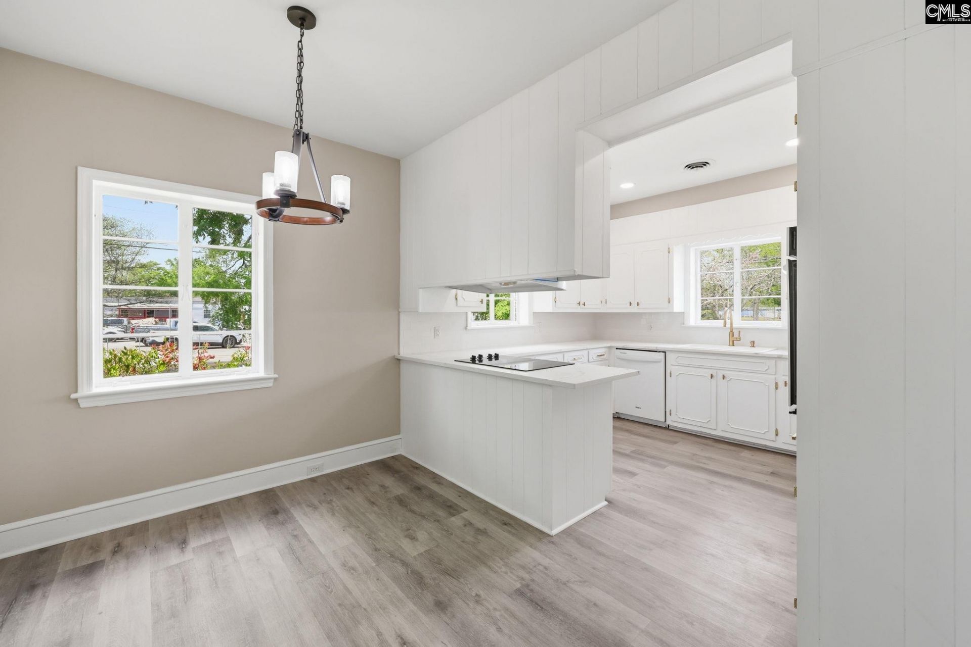 570 W Columbia Avenue Photo 29