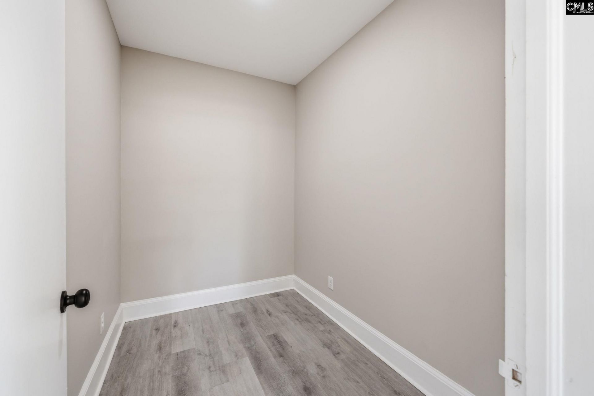 570 W Columbia Avenue Photo 30