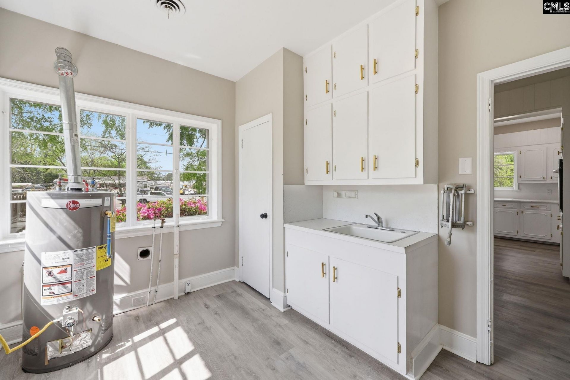 570 W Columbia Avenue Photo 31