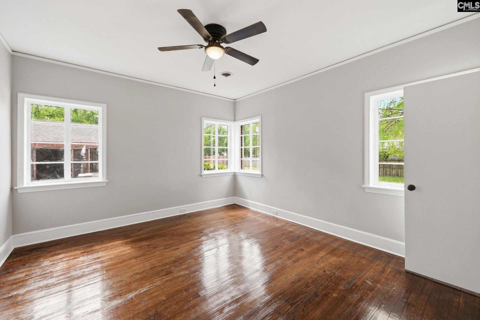570 W Columbia Avenue Photo 35