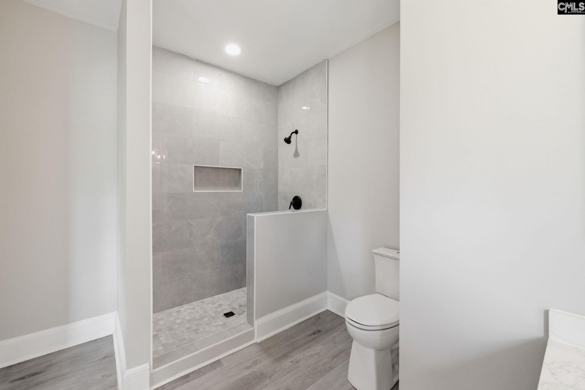 570 W Columbia Avenue Photo 36