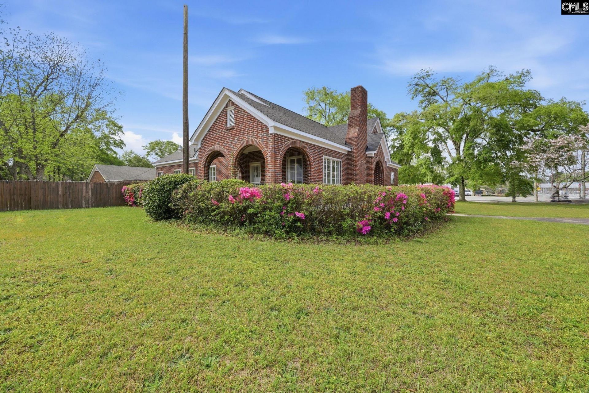 570 W Columbia Avenue Photo 4