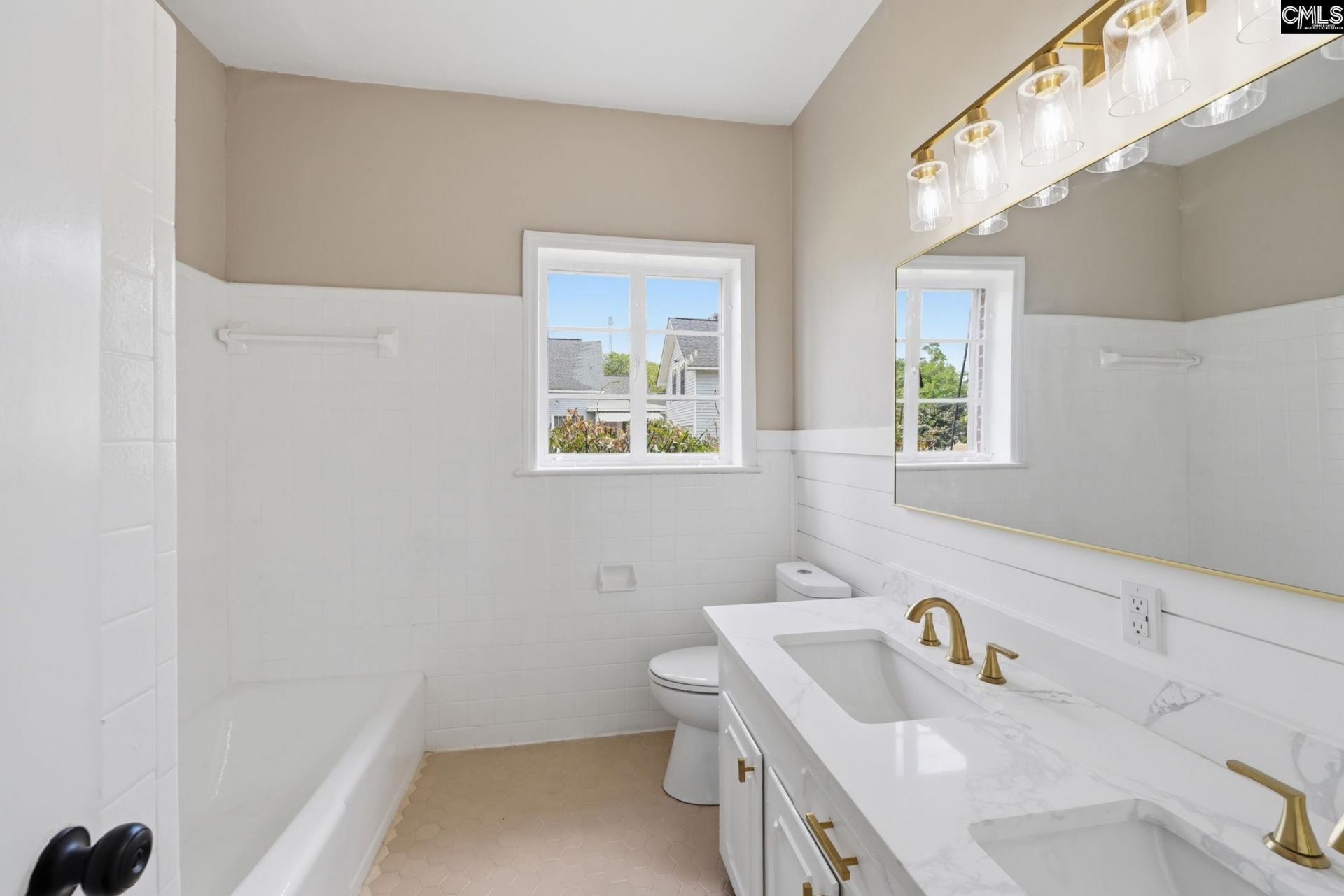 570 W Columbia Avenue Photo 42