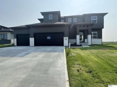 6327 N 207 Street, Elkhorn, NE 68022