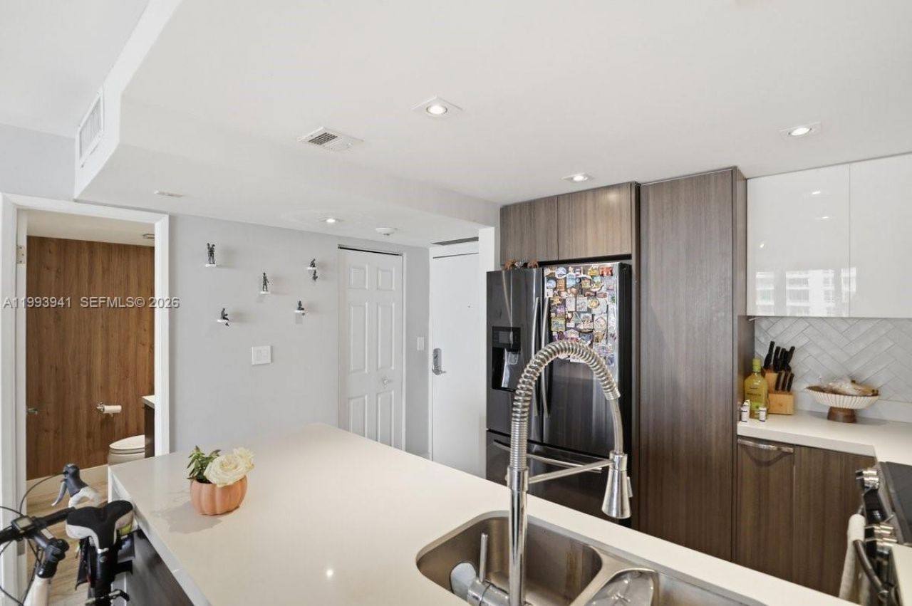 600 NE 36th St, Unit 1708, Miami, FL 33137 Photo