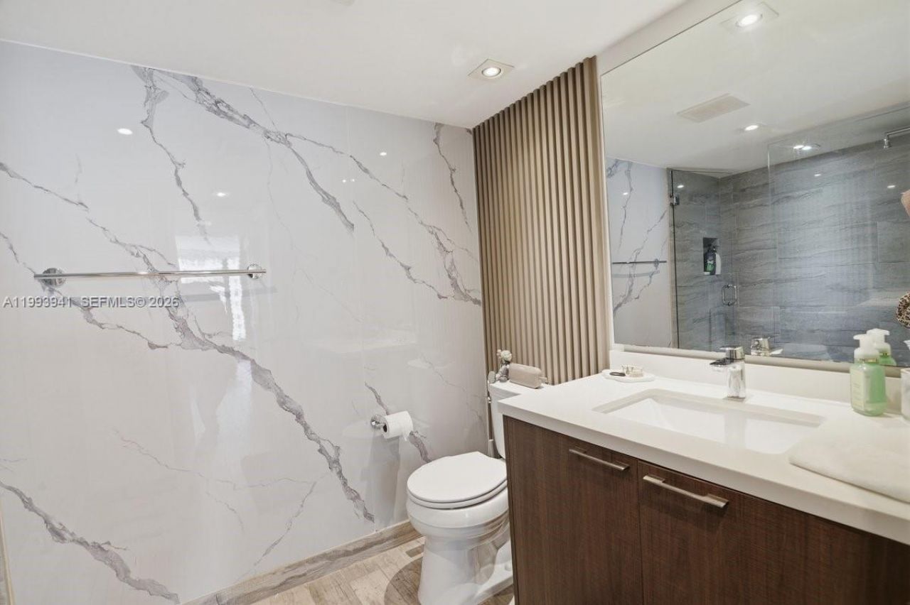 600 NE 36th St, Unit 1708, Miami, FL 33137 Photo