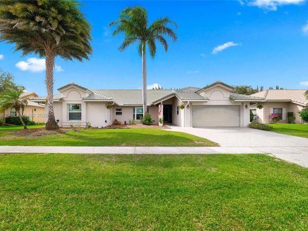 11690 Island Lakes Ln, Boca Raton, FL 33498