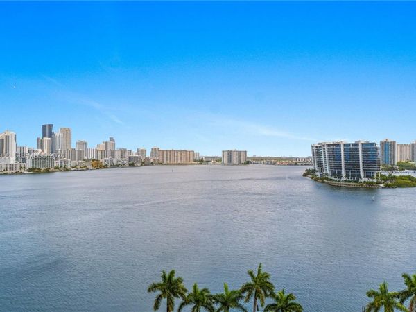 19101 NE 36th Ct, Unit 1605, Aventura, FL 33180