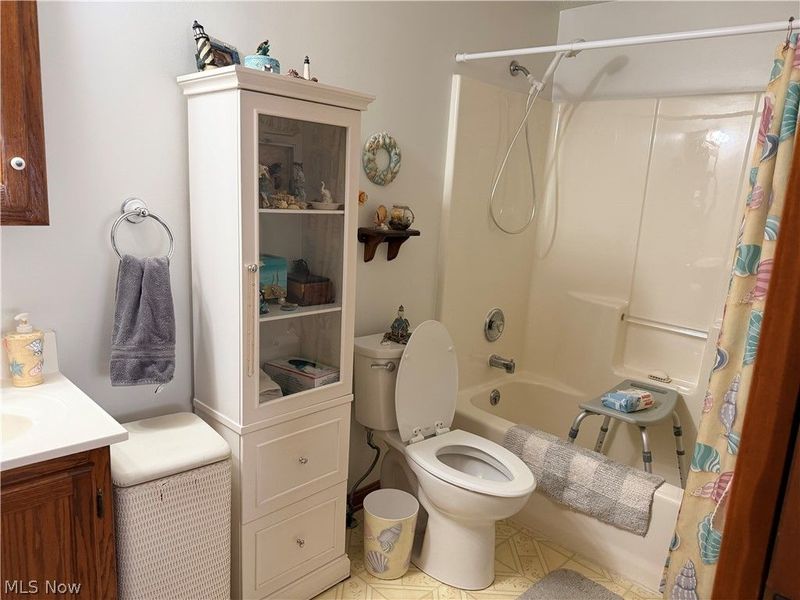 34046 Sylvia Drive, Eastlake, OH 44095 Photo 9