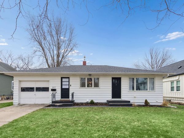 317 E 1st Street , Waconia, MN 55387