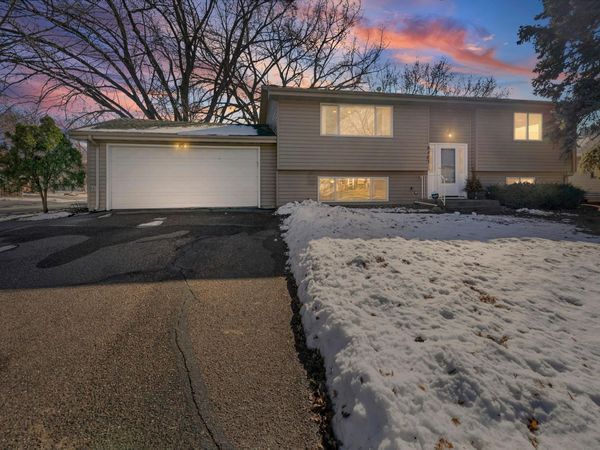 8401 50th Avenue N, New Hope, MN 55428