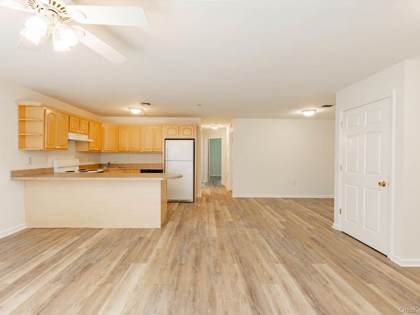 105 Flurry Lane , West Babylon, NY 11704