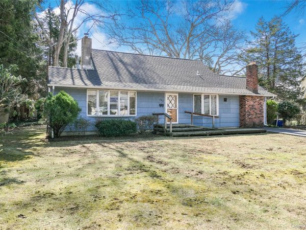 204 E 19th Street, Huntington Station, NY 11746