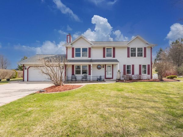 S67W14979 Koso Dr, Muskego, WI 53150