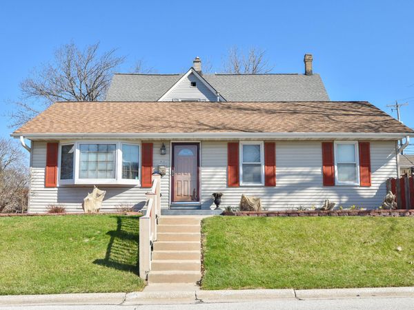 1432 Chestnut St, South Milwaukee, WI 53172