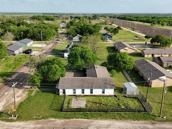 401 S Main St, Mart, TX 76664