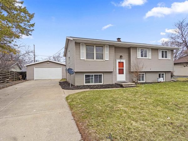 1204 E PARK HILLS DRIVE, Appleton, WI 54915
