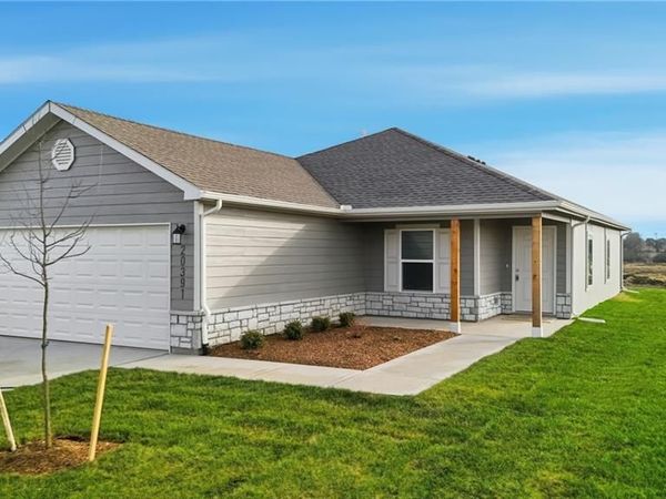 19435 Lincoln Street, Spring Hill, KS 66083