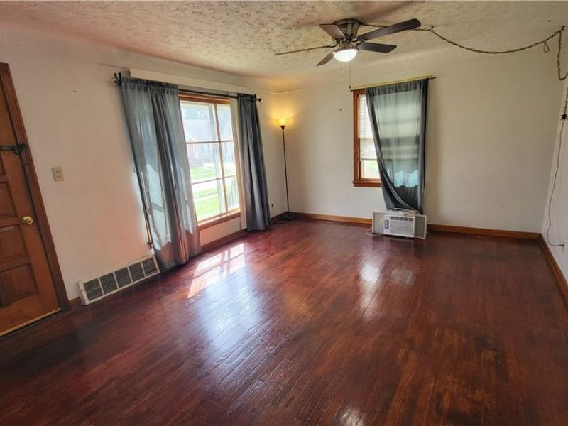 6014 Laverne Avenue, Parma, OH 44129 Photo 2