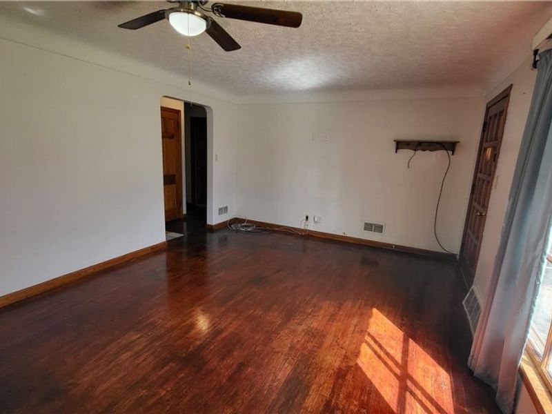 6014 Laverne Avenue, Parma, OH 44129 Photo 4