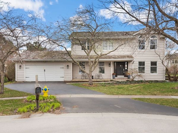 17583 W Robert Court, Gurnee, IL 60031