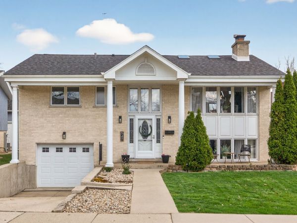547 S Poplar Avenue, Elmhurst, IL 60126