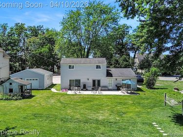 1990 Watkins Lake Road, Waterford Twp, MI 48328