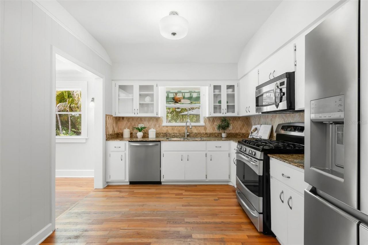 230 27th Street N, Saint Petersburg, FL 33713 Photo