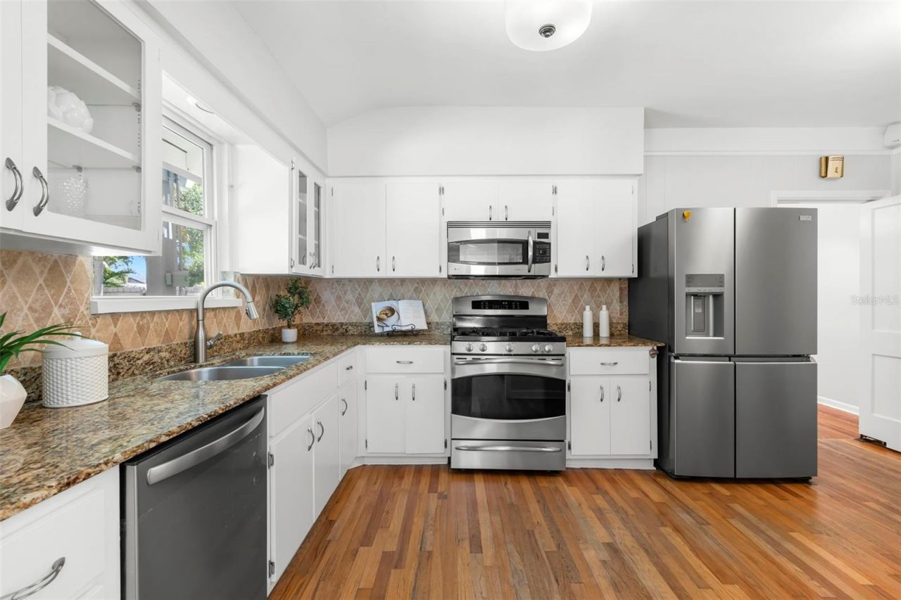 230 27th Street N, Saint Petersburg, FL 33713 Photo