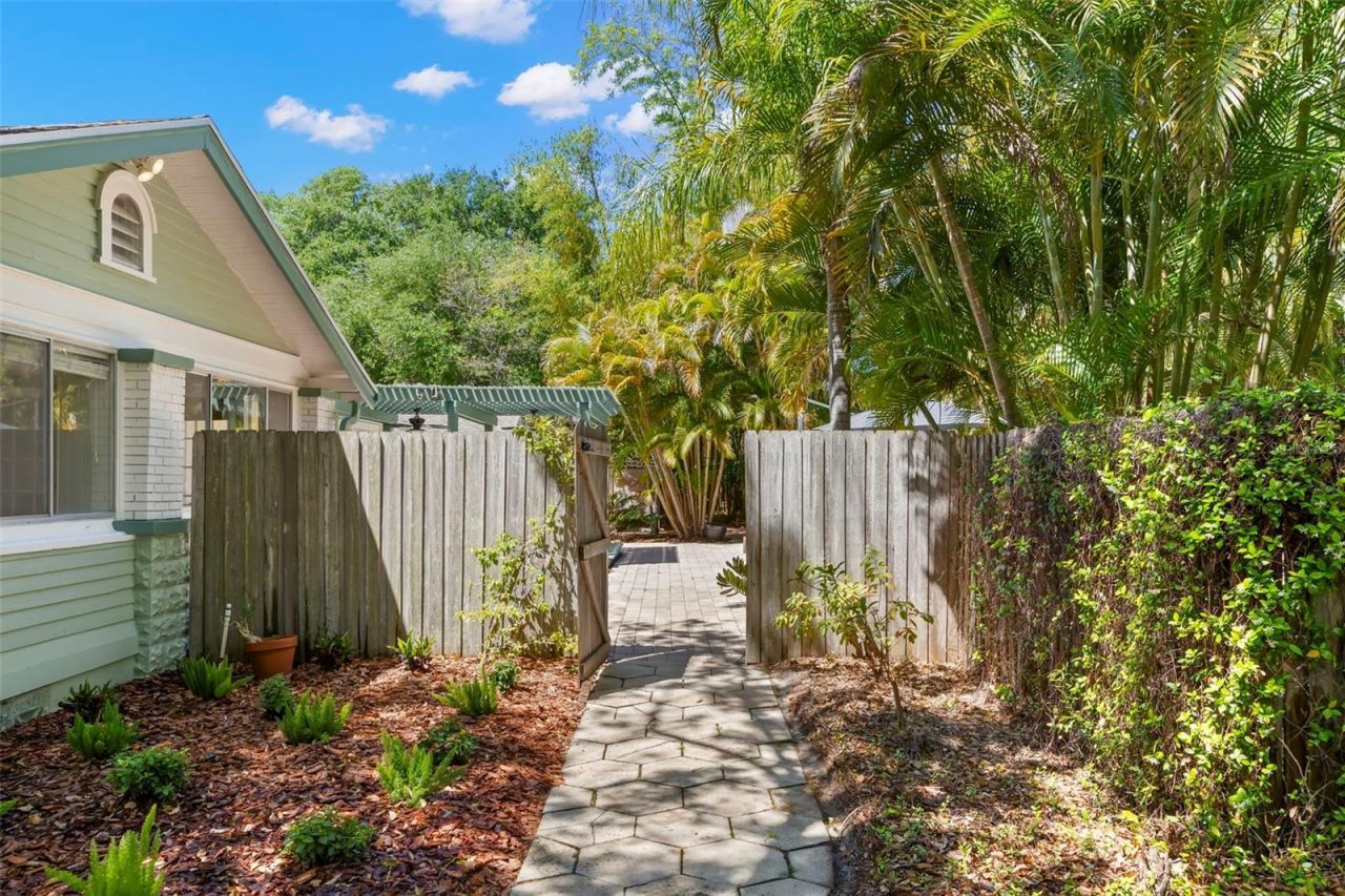 230 27th Street N, Saint Petersburg, FL 33713 Photo