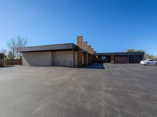 5708 NW Expressway Street, Warr Acres, OK 73132