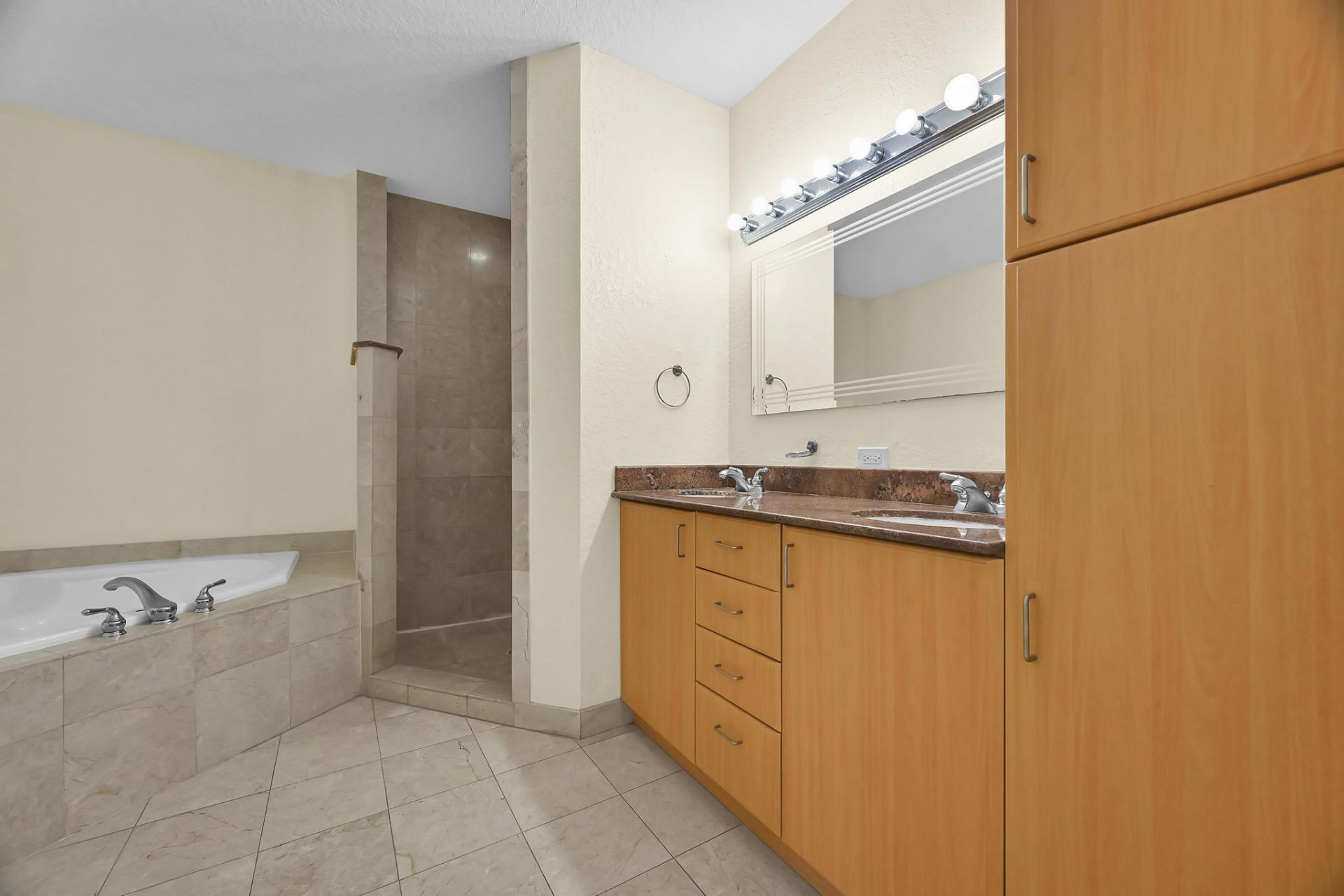 1650 Presidential Way, Unit 504, West Palm Beach, FL 33401 Photo