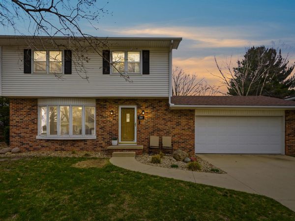 204 Brentwood Drive , Cedar Falls, IA 50613