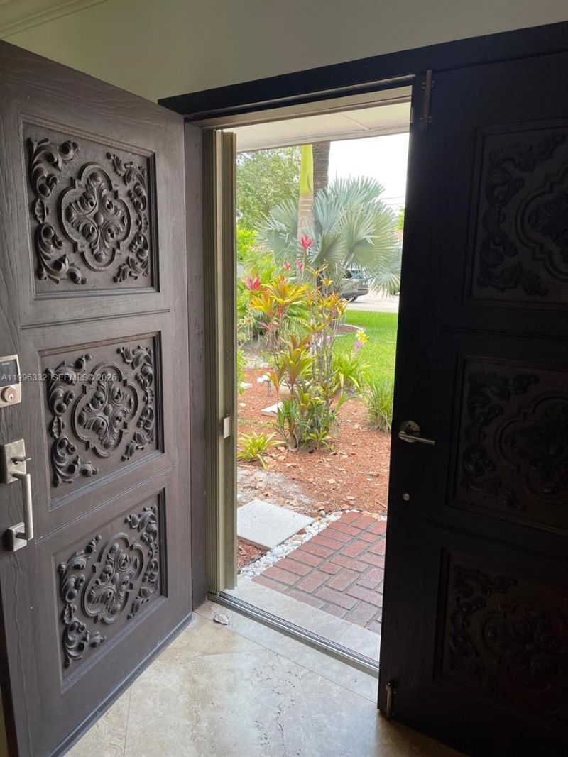 19265 E Saint Andrews Dr , Hialeah, FL 33015 Photo